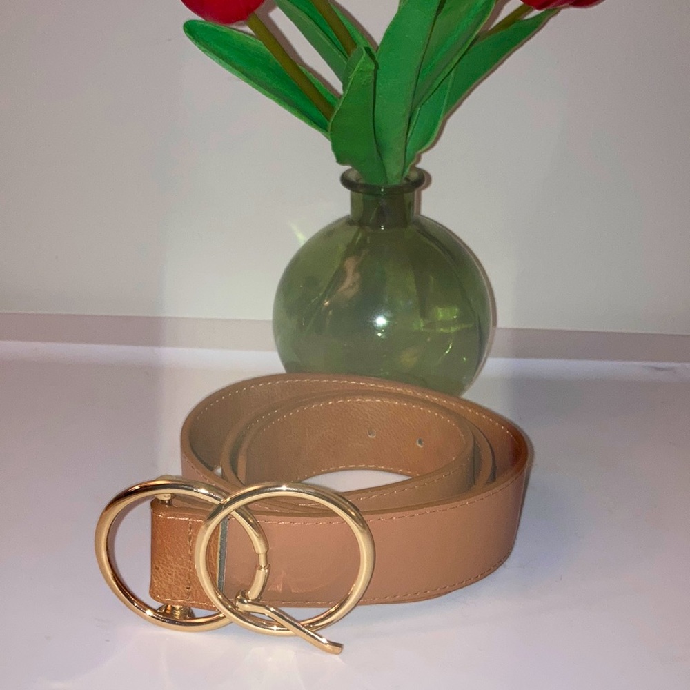 Womens brown leather belt with gold circle buckle 42 inches long adjustable